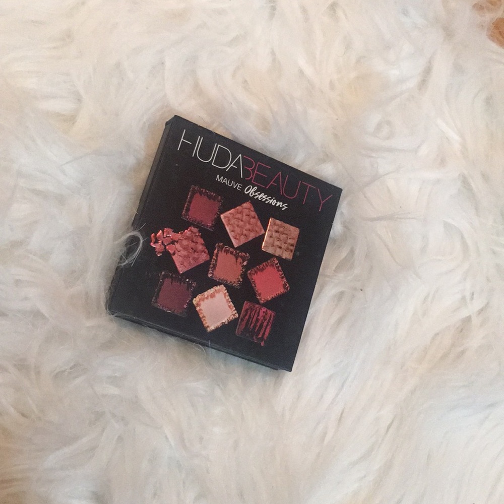 Huda beauty mauve pallette (swatched)